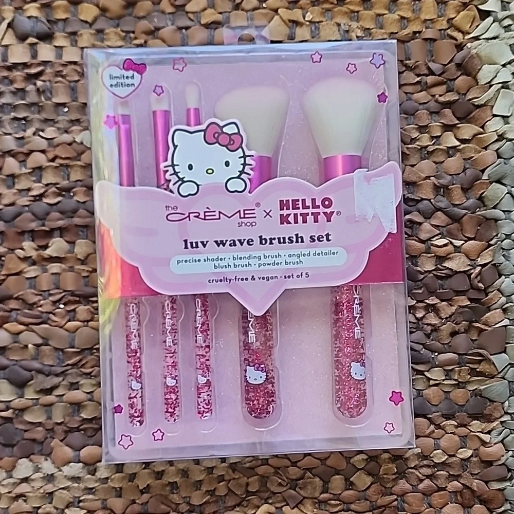 The Crème Shop x Hello Kitty Kawaii Luv Wave Make Up Brush Set